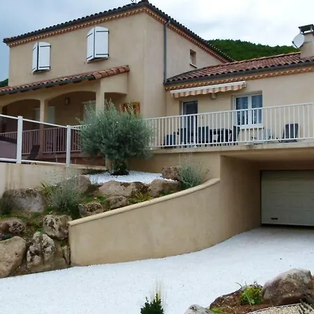 Vakantiehuis Maison Accueillante A Avec Piscine Partagee
